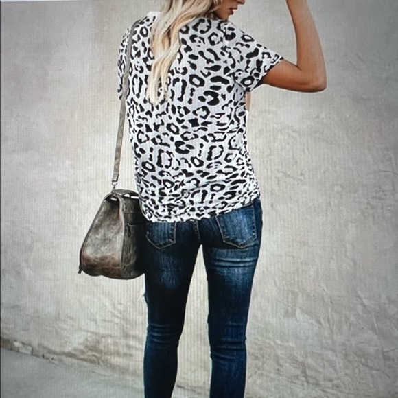 Women’s Leopard Print Top | NWT | Large - Picture 3 of 7